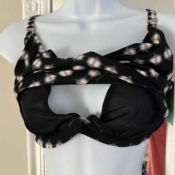 Sea Level Australia swimsuit - Picture 6 of 15